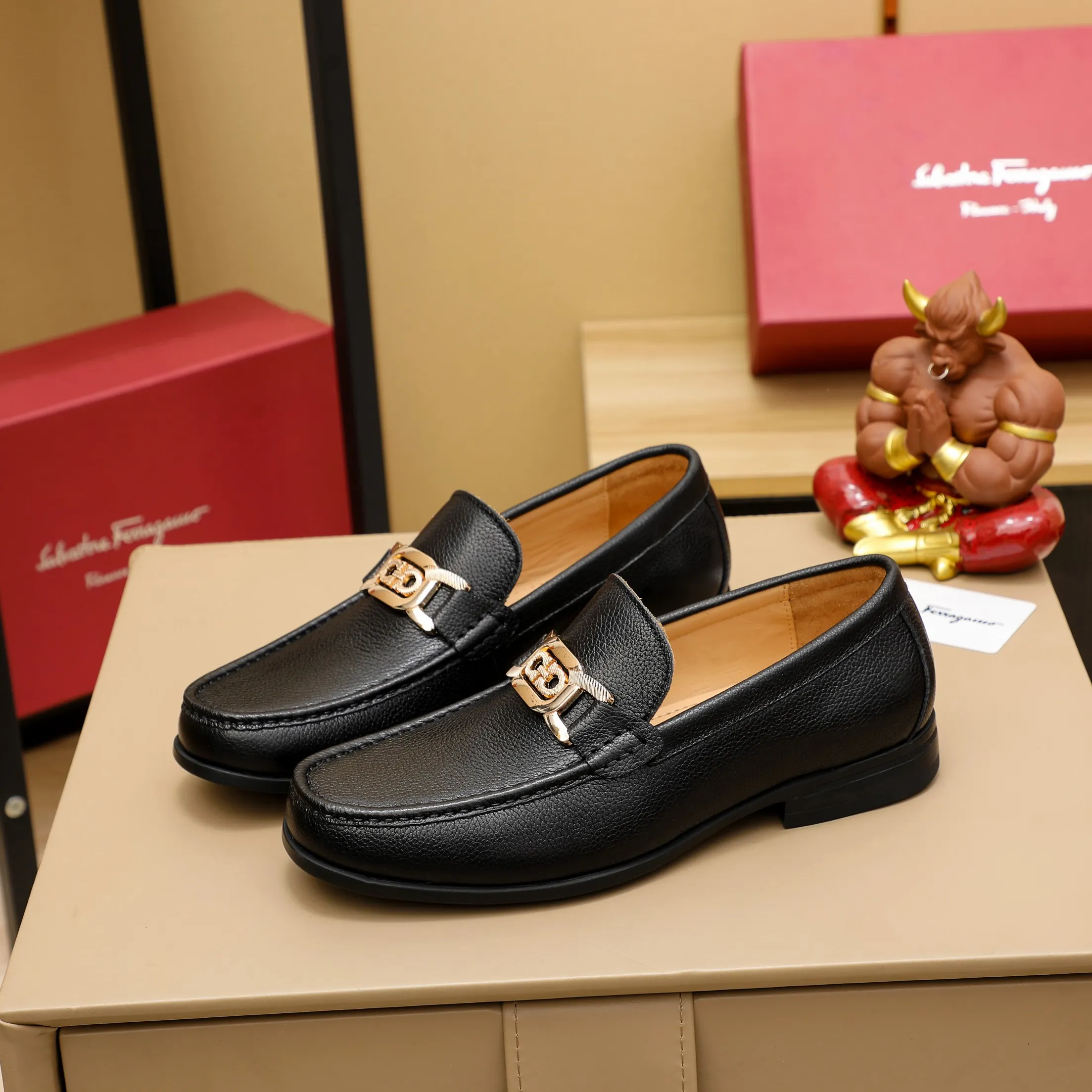 Men's clothing and shoes 💰460 🔥Ferragamo's new men's casual slip-on shoes🇨🇳Official website original 1:1 mold opening, original quality💯Fine workmanship, high-end luxury☘The upper is made of imported Italian first-layer cowhide🌴Luxury🐂leather lining🍓Rubber wear-resistant and non-slip outsole, breathable and comfortable to wear🍍The first choice for high-end men, black, size 38-45
